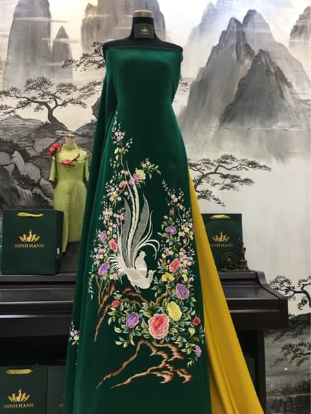 Áo dài xanh lá thêu tay